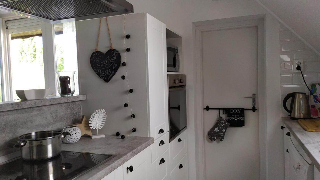 Leander Apartman Balatonlelle Esterno foto