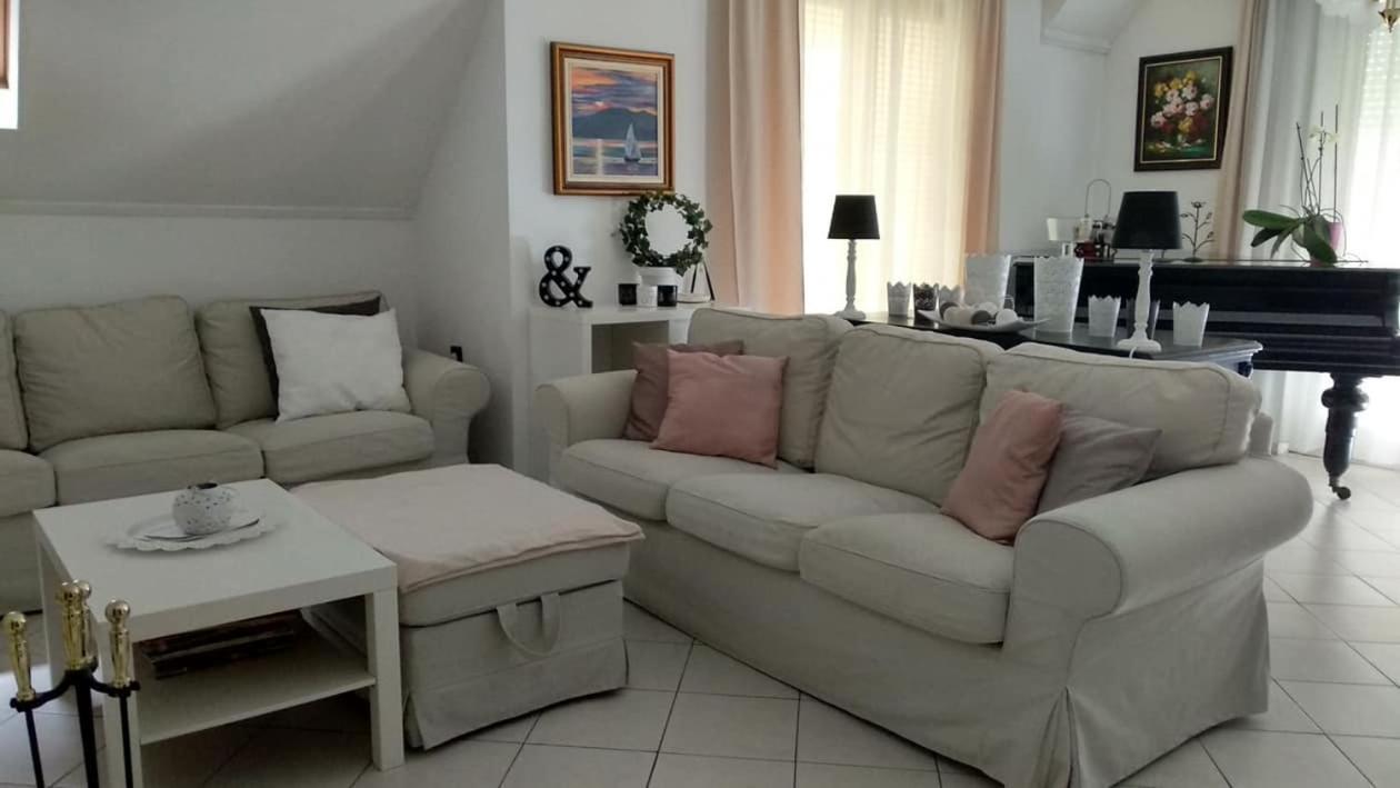 Leander Apartman Balatonlelle Esterno foto